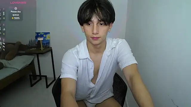 valentino rigatti online show from January 26, 2025, 2:24 am