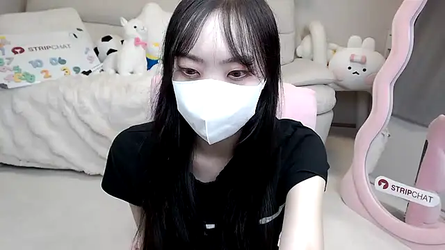 momo room online show from October 6, 2025, 10:49 am