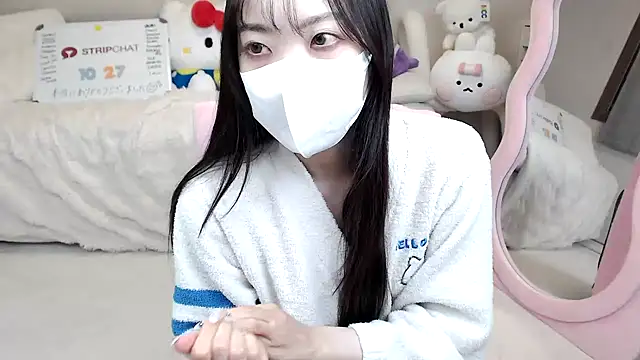 momo room online show from October 27, 2025, 12:06 pm