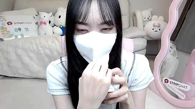 momo room online show from September 11, 2025, 10:37 am