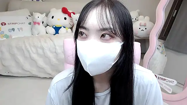 momo room online show from September 19, 2025, 11:36 am