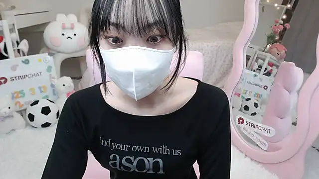 momo room online show from March 13, 2025, 1:29 pm