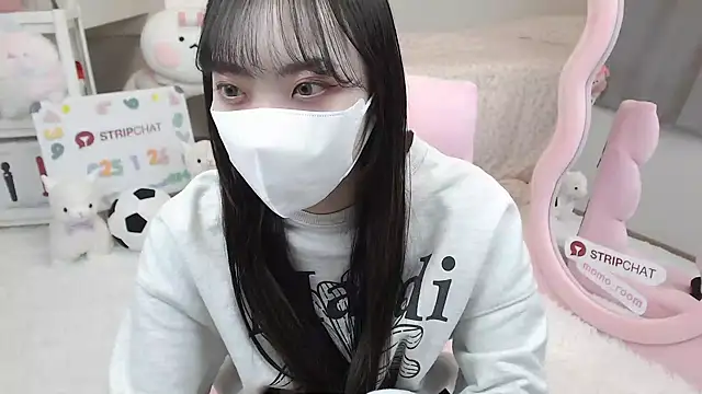 momo room online show from January 26, 2025, 5:02 am