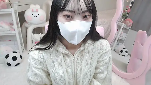 momo room online show from January 4, 2025, 4:44 am