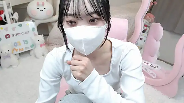 momo room online show from March 15, 2025, 2:12 pm