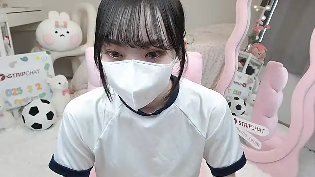 momo room online show from March 2, 2025, 4:07 am