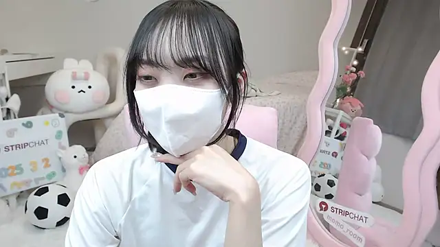 momo room online show from March 2, 2025, 10:37 am