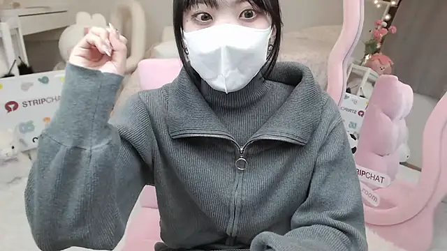 momo room online show from February 23, 2025, 12:05 pm