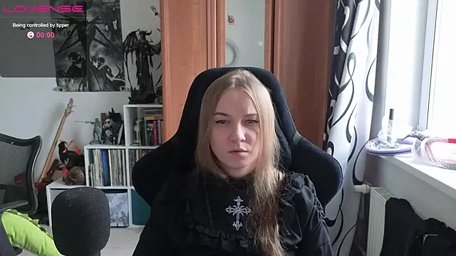 Snapshot of stellablondy chatting on June 27, 2026, 4:02 pm stellablondy online show from June 27, 2026, 4:02 pm