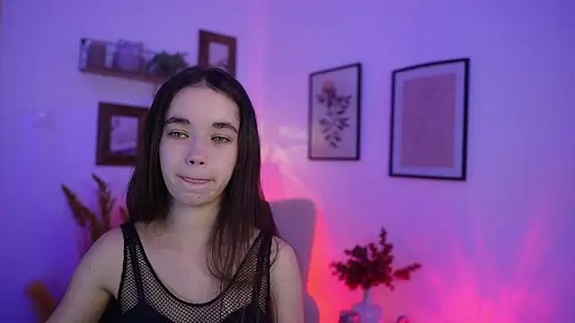 Gia Paige18 online show from November 28, 2025, 2:06 pm