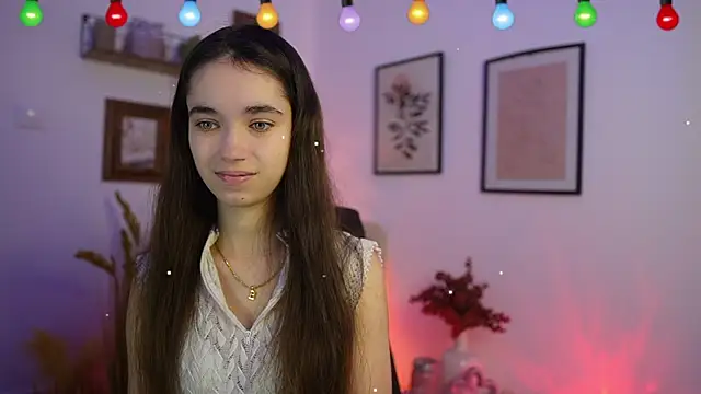 Gia Paige18 online show from December 15, 2025, 2:01 pm