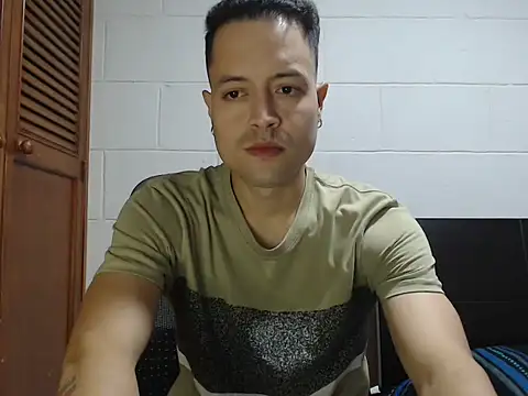 dimitriquiet05 online show from April 7, 2026, 3:52 am