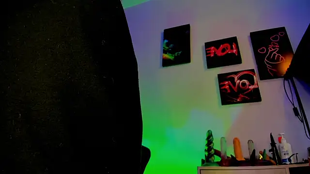 kuromi69 online show from November 29, 2025, 4:12 am