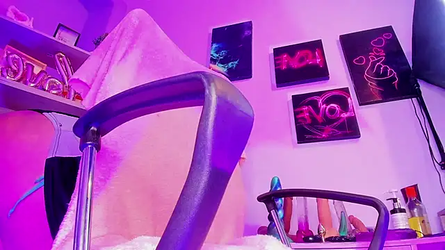 kuromi69 online show from December 20, 2025, 5:32 am