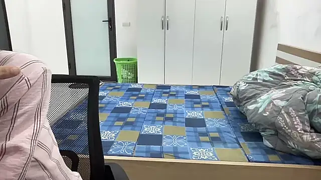 Louis Baby online show from November 29, 2025, 6:24 am