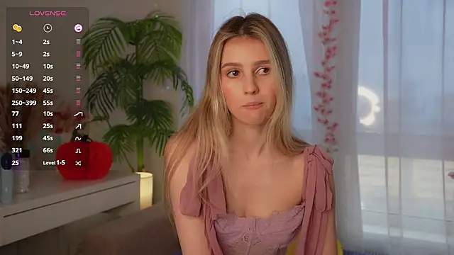 Fluffy-Angel online show from March 3, 2025, 9:02 am