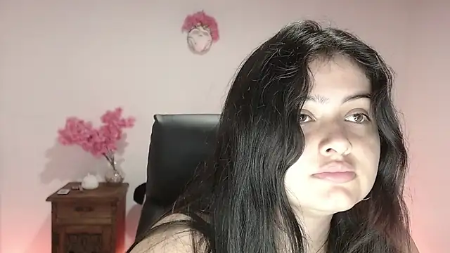 Snapshot of Stephania_18 chatting on September 19, 2025, 6:23 pm Stephania 18 online show from September 19, 2025, 6:23 pm