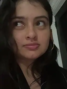 Snapshot of Stephania_18 chatting on February 18, 2025, 12:05 am Stephania 18 online show from February 18, 2025, 12:05 am