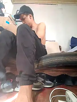 Snapshot of Tigermanboy chatting on October 17, 2025, 1:24 pm Tigermanboy online show from October 17, 2025, 1:24 pm