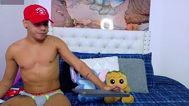 Mackenzzie 777  online show from December 18, 2025, 6:18 am