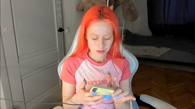 Snapshot of Silly__Milly chatting on February 11, 2025, 1:20 pm Silly  Milly online show from February 11, 2025, 1:20 pm