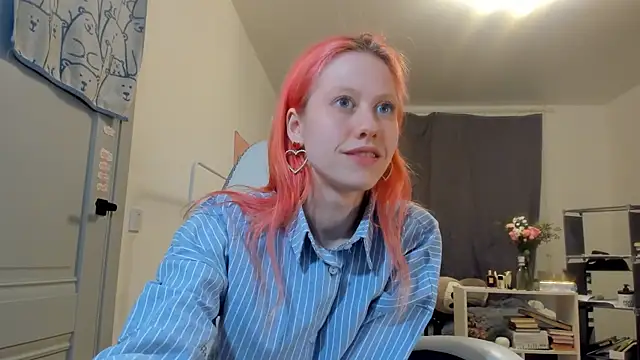 Snapshot of Silly__Milly chatting on March 8, 2025, 12:44 am Silly  Milly online show from March 8, 2025, 12:44 am