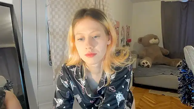 Snapshot of Silly__Milly chatting on December 21, 2024, 10:06 am Silly  Milly online show from December 21, 2024, 10:06 am