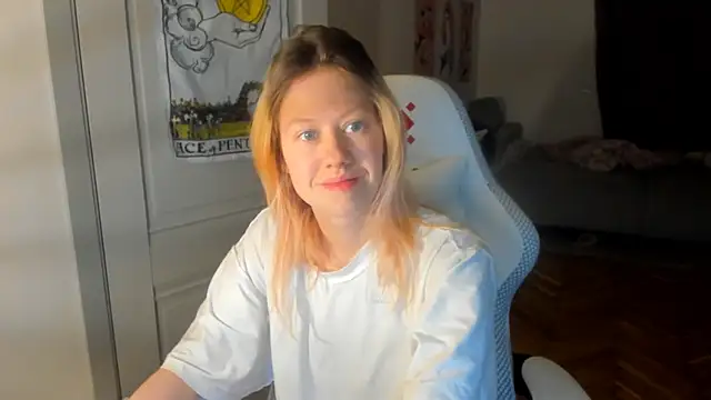 Snapshot of Silly__Milly chatting on December 17, 2024, 2:55 pm Silly  Milly online show from December 17, 2024, 2:55 pm