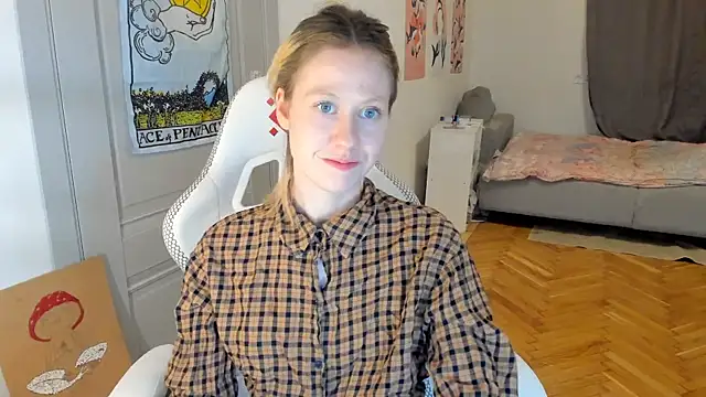 Snapshot of Silly__Milly chatting on December 10, 2024, 5:22 pm Silly  Milly online show from December 10, 2024, 5:22 pm