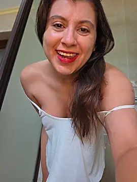 Snapshot of GatitaXD27 chatting on April 30, 2026, 10:11 am GatitaXD27 online show from April 30, 2026, 10:11 am