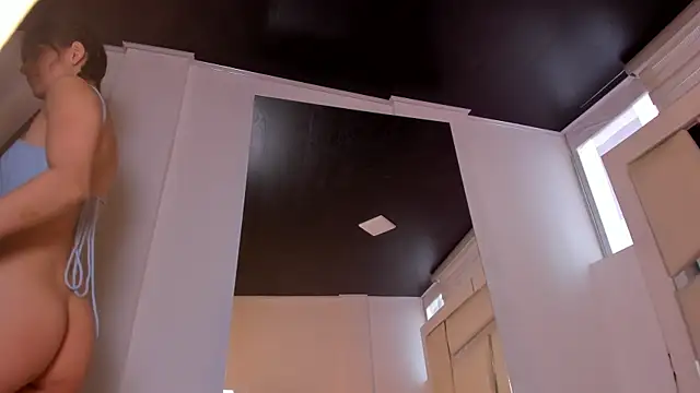 chrystal js online show from September 20, 2025, 1:38 pm