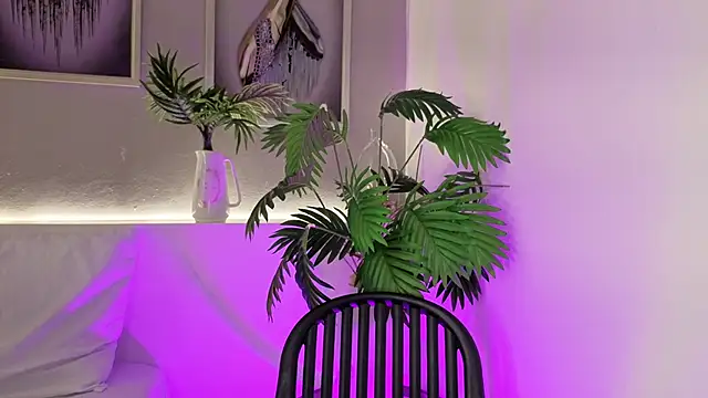 samanthaevanss1 online show from April 17, 2026, 3:09 am