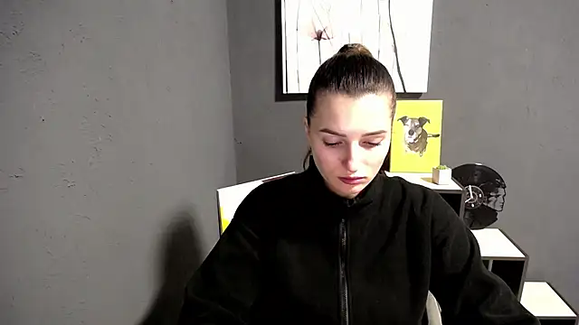 lady olivia  online show from December 2, 2025, 1:35 pm