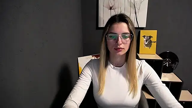 lady olivia  online show from May 11, 2026, 12:50 pm