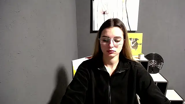 lady olivia  online show from November 18, 2025, 3:59 pm