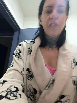 YasmimBrasil online show from June 1, 2026, 5:29 am
