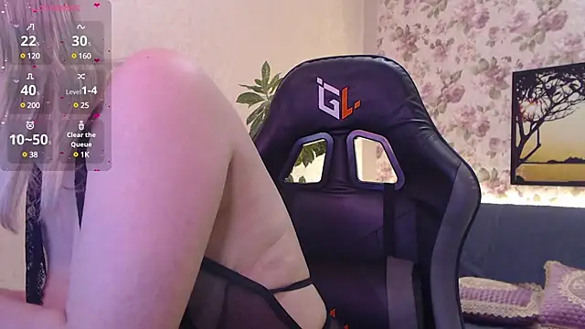 AliciaLaska online show from December 9, 2024, 1:45 pm