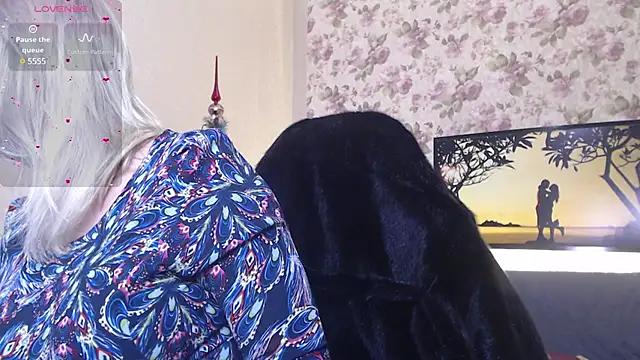 AliciaLaska online show from December 17, 2024, 5:04 pm