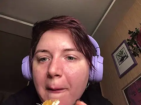 Snapshot of Dragonflyy chatting on December 28, 2024, 12:26 am Dragonflyy online show from December 28, 2024, 12:26 am