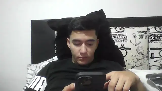 Snapshot of Estebitan_vm chatting on April 29, 2026, 12:15 am Estebitan vm online show from April 29, 2026, 12:15 am
