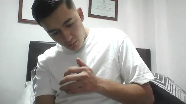 Snapshot of Estebitan_vm chatting on April 25, 2026, 7:22 pm Estebitan vm online show from April 25, 2026, 7:22 pm