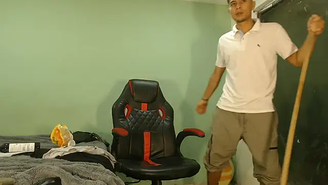 danielitopapuu online show from February 17, 2026, 3:04 am