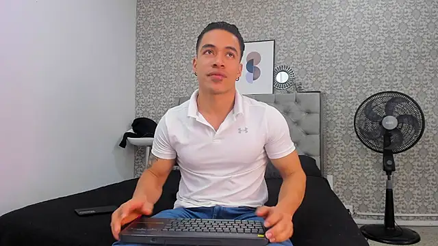 Bryson Collins  online show from October 18, 2025, 10:56 pm