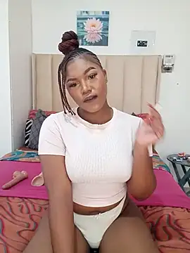 charmainexxx online show from April 16, 2026, 11:11 am