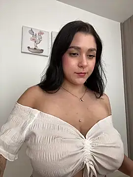 Snapshot of SophiaLaurens chatting on November 6, 2025, 5:06 pm SophiaLaurens online show from November 6, 2025, 5:06 pm