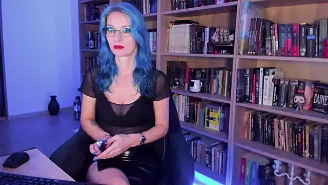 Queen of Hearts1 online show from October 30, 2025, 8:06 pm