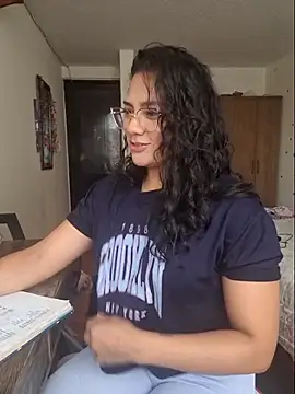 Thaliacooper  online show from November 12, 2025, 5:17 pm