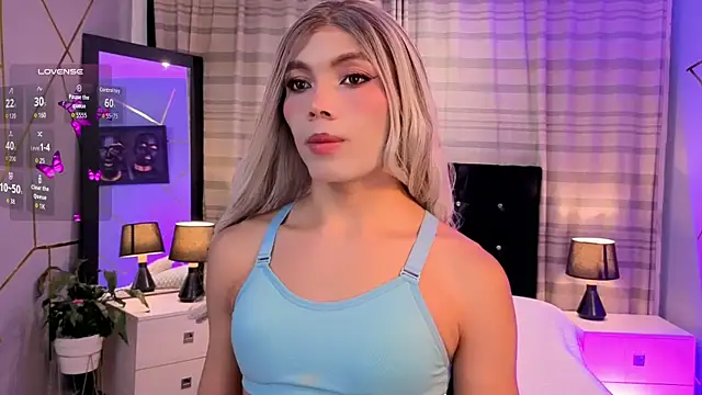 Megan Do Santos online show from November 19, 2025, 7:47 pm