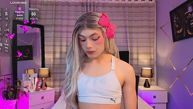 Megan Do Santos online show from November 10, 2025, 8:47 pm