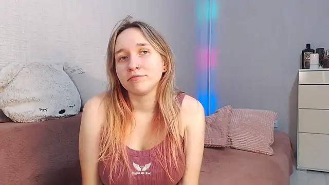 lovely hayley online show from December 20, 2025, 10:34 pm